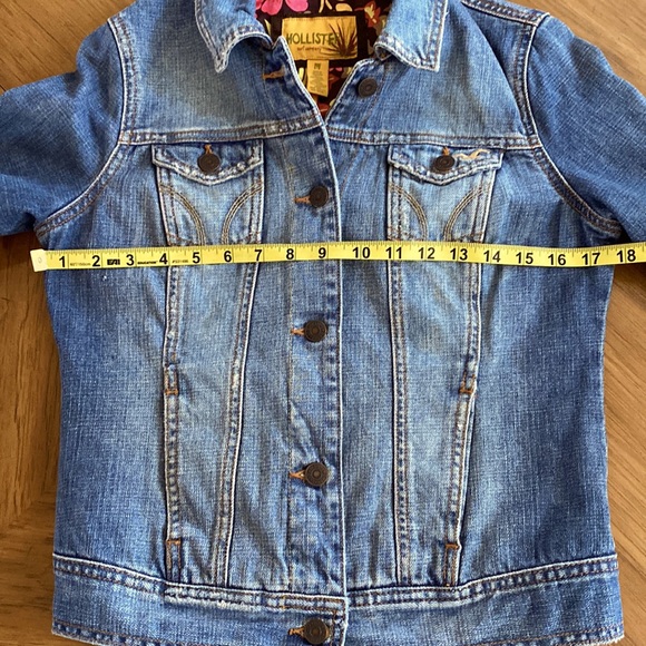 HOLLISTER DENIM JACKET WITH FLORAL SATIN LINING - Picture 6 of 11